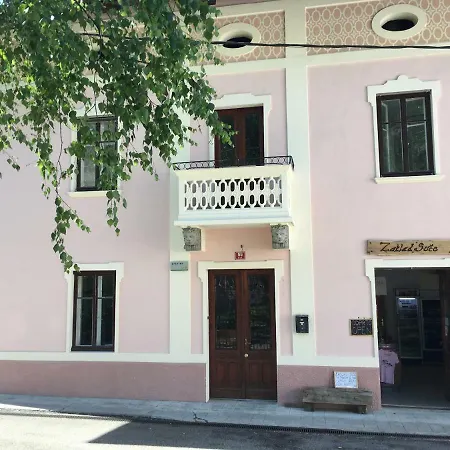 Apartma Tina *